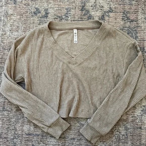 ALO Yoga Women's Muse Beige V-Neck Sweater and Sweatpants set - Picture 5 of 6